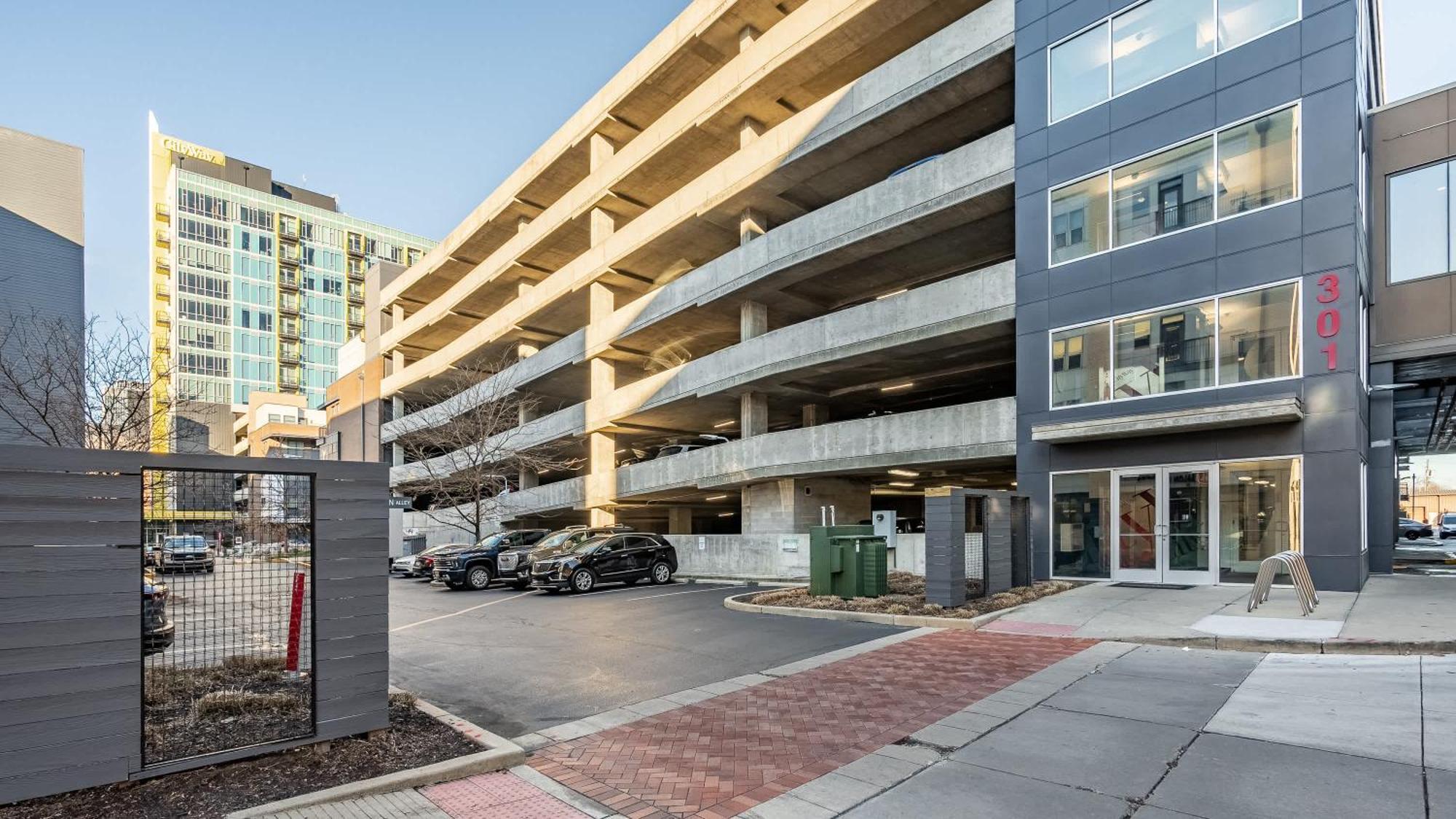 Vibrant 2Br Corner Suite And Free Parking At Cityway Indianapolis Exterior photo