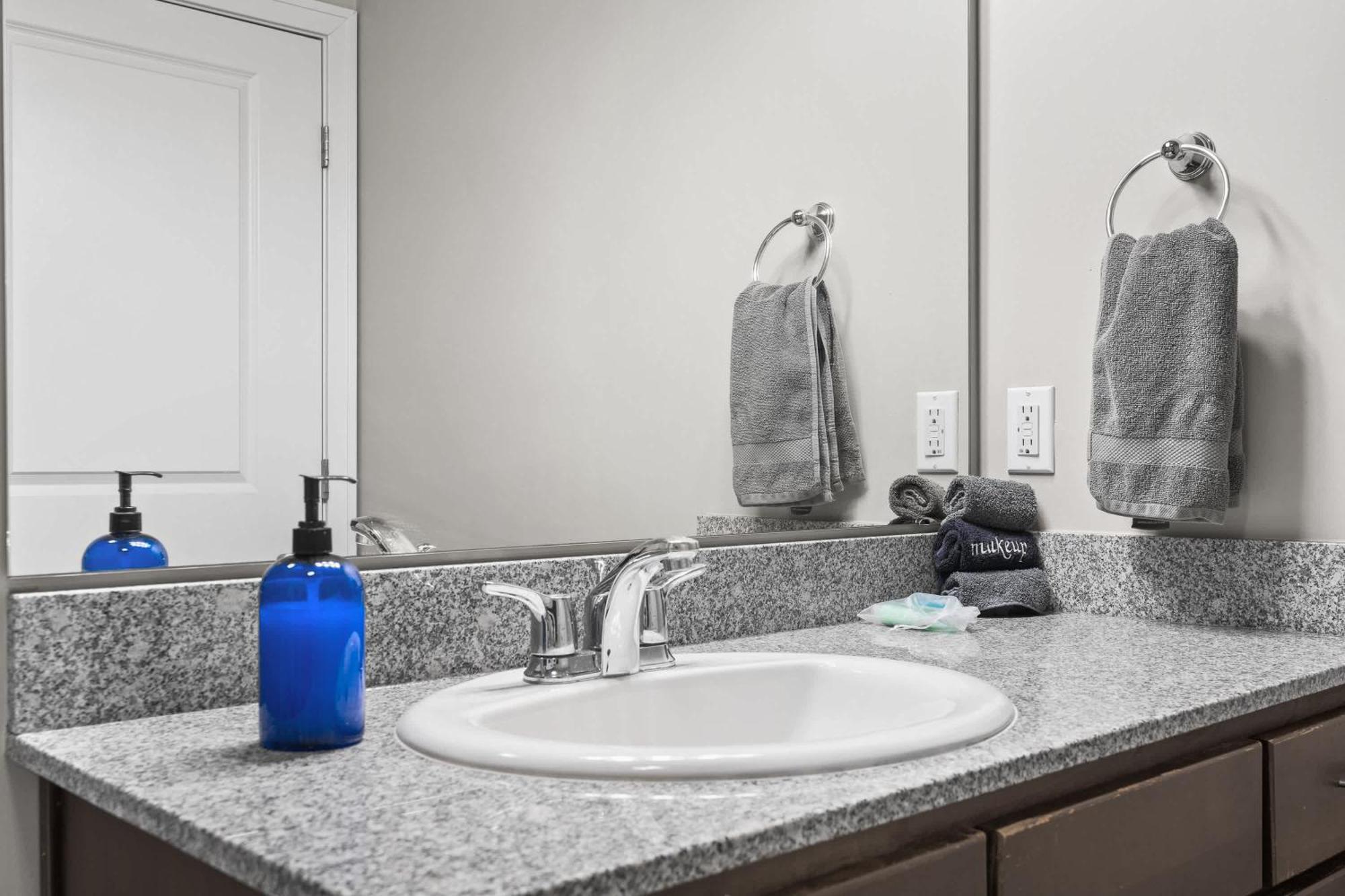 Vibrant 2Br Corner Suite And Free Parking At Cityway Indianapolis Exterior photo